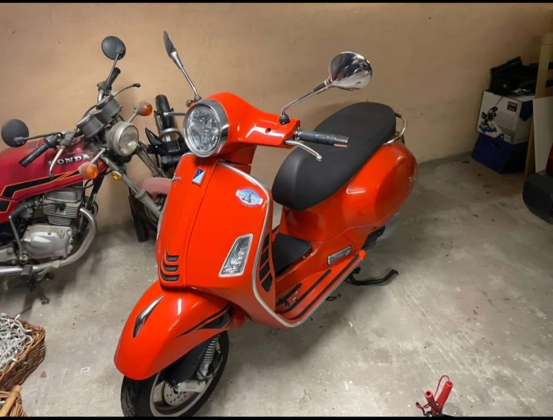 Vespa GTS Първи собственик! Като нов! 2500км., снимка 5 - Мотоциклети и мототехника - 52773852