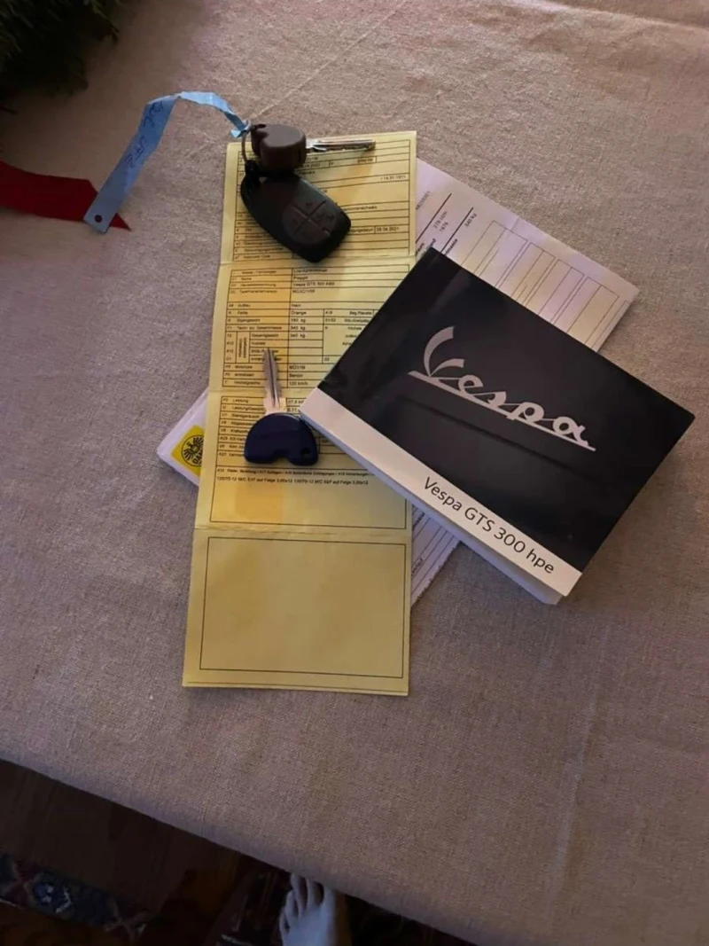 Vespa GTS Първи собственик! Като нов! 2500км., снимка 2 - Мотоциклети и мототехника - 52773852