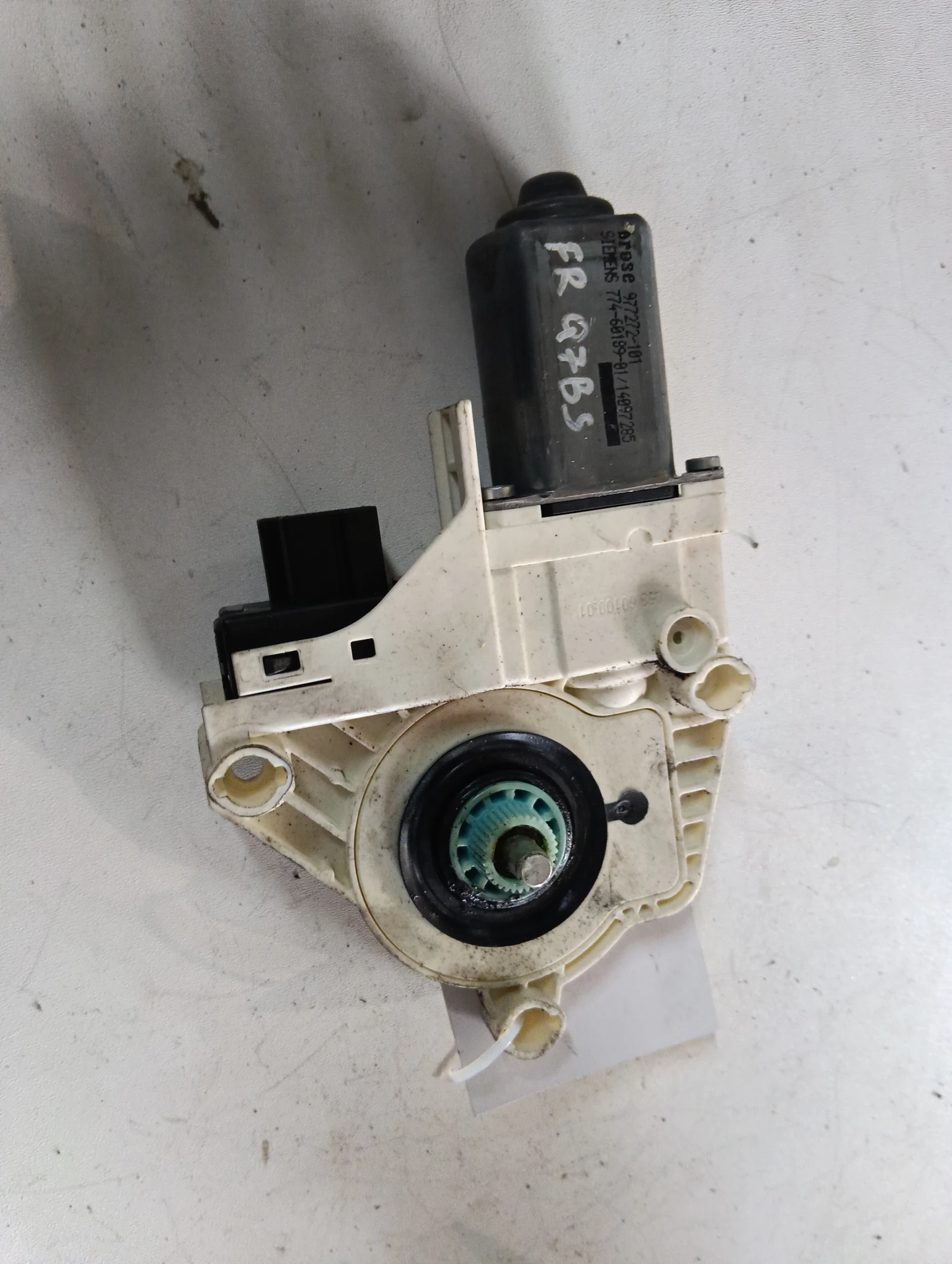 ел.машинка за предно дясно 4L0959802B Audi Q7