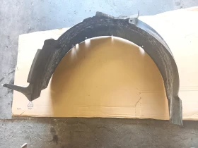 Подкалник преден десен Киа Карнивал (н)