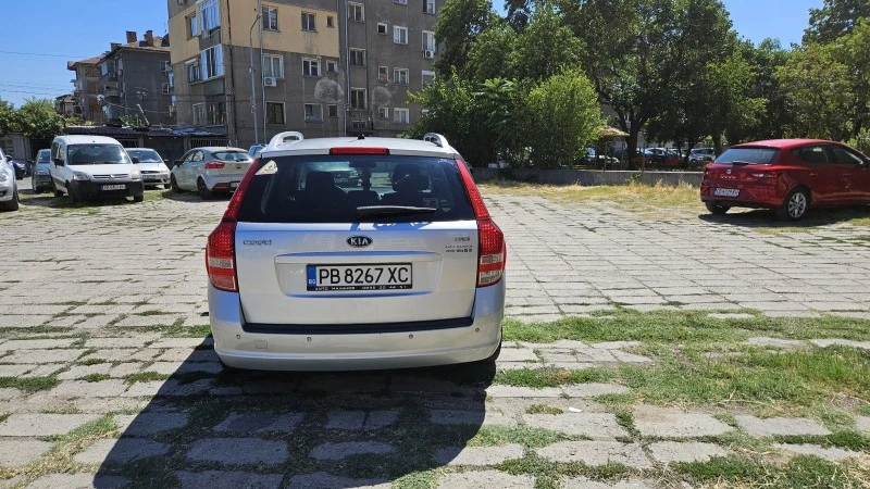 Kia Ceed 1.6 CRDI, снимка 4 - Автомобили и джипове - 47034236