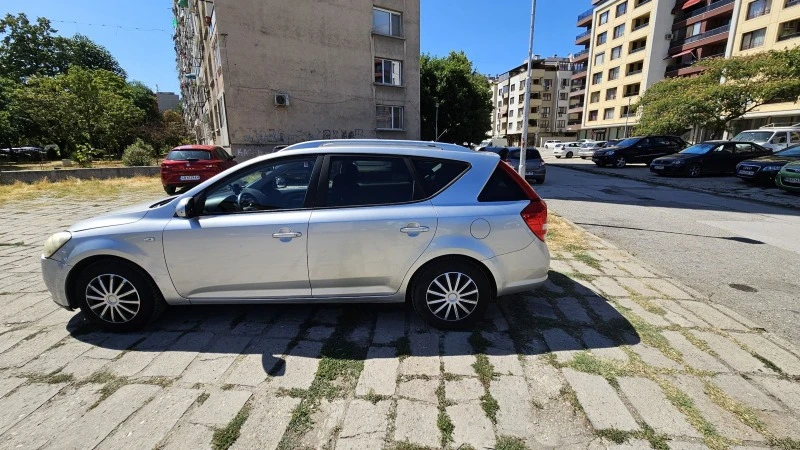 Kia Ceed 1.6 CRDI, снимка 1 - Автомобили и джипове - 47034236