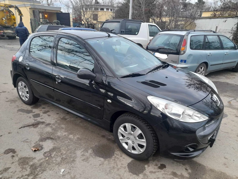 Peugeot 206 1.2 8V Като нова!, снимка 6 - Автомобили и джипове - 48298219