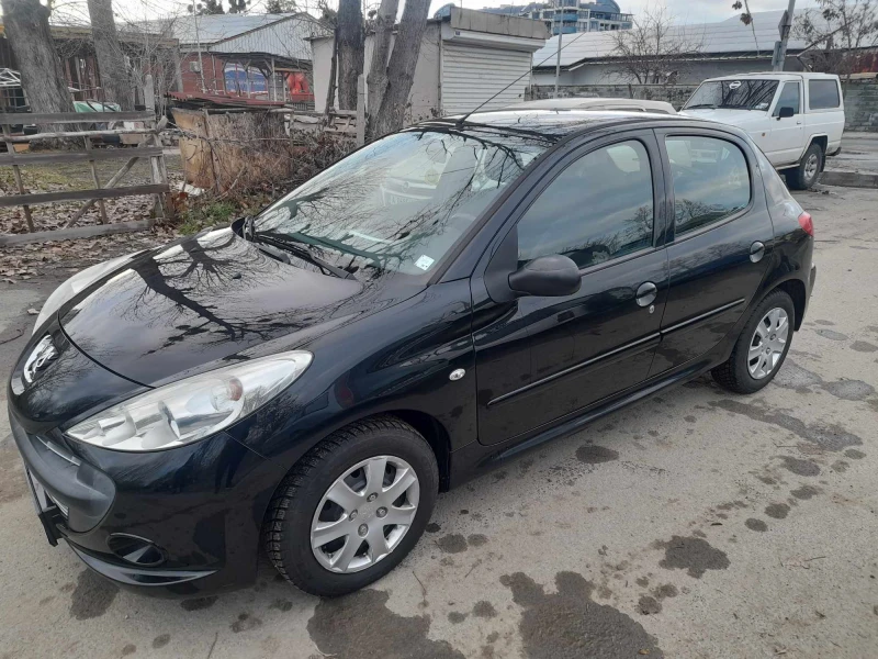 Peugeot 206 1.2 8V Като нова!, снимка 2 - Автомобили и джипове - 48298219