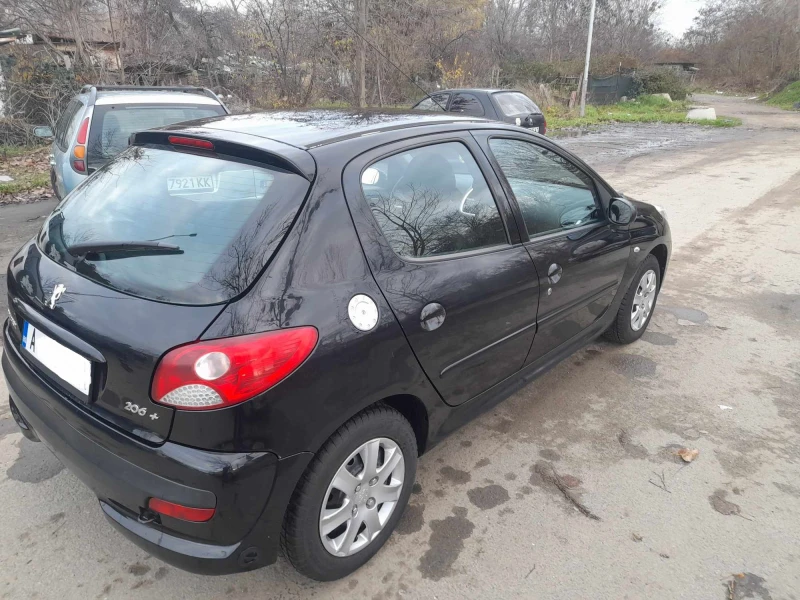 Peugeot 206 1.2 8V Като нова!, снимка 5 - Автомобили и джипове - 48298219