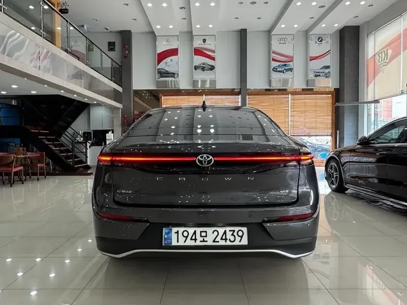 Toyota Crown * 2.5 * 4WD * HYBRID | Mobile.bg � ����������� 4