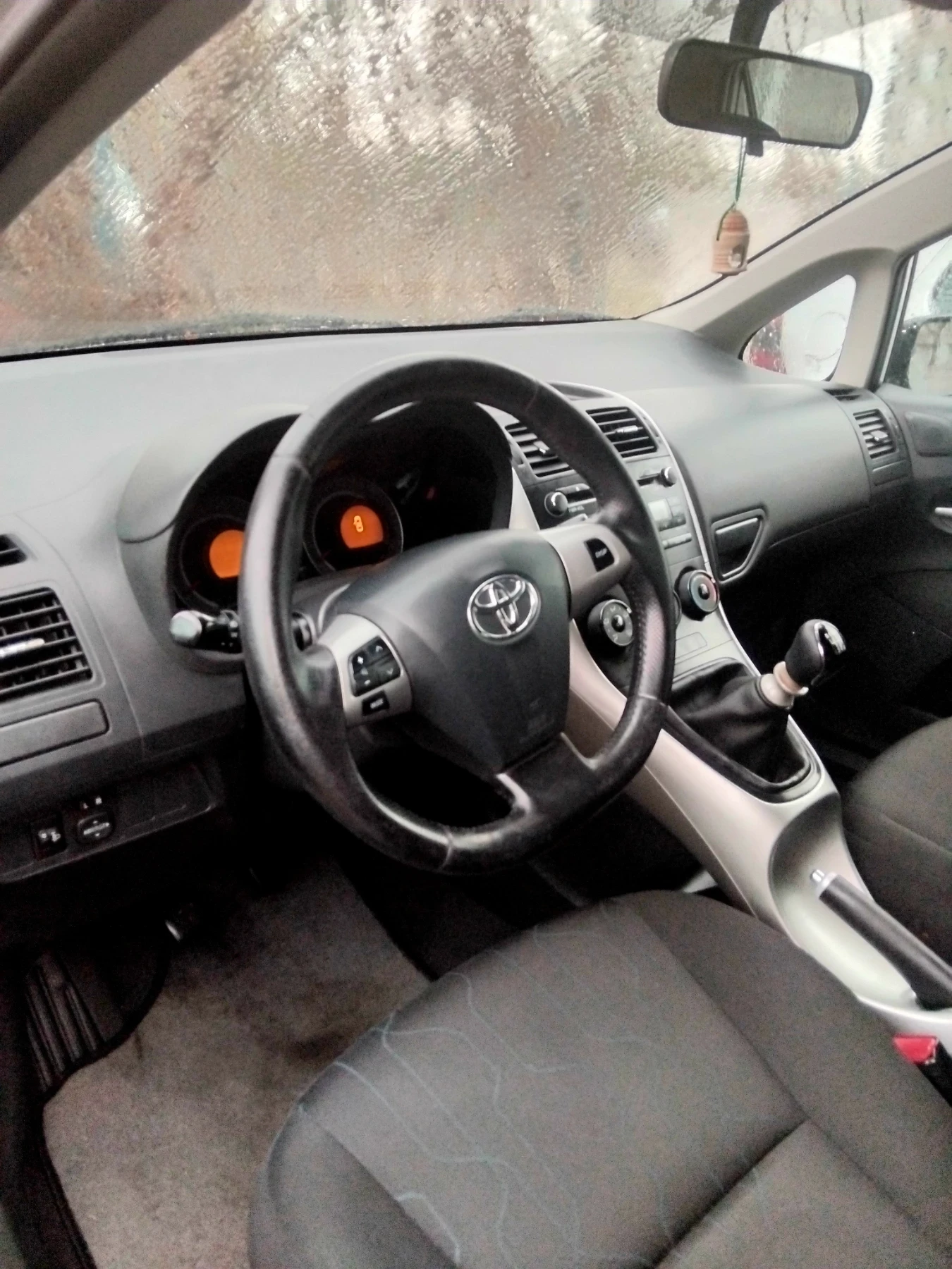 Toyota Auris  - изображение 3