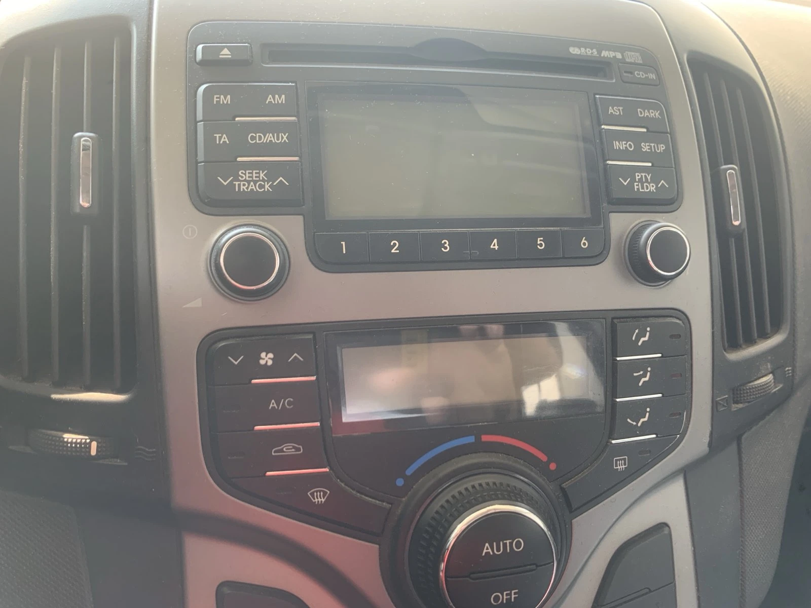 Hyundai I30 1.6 CRDI - изображение 7