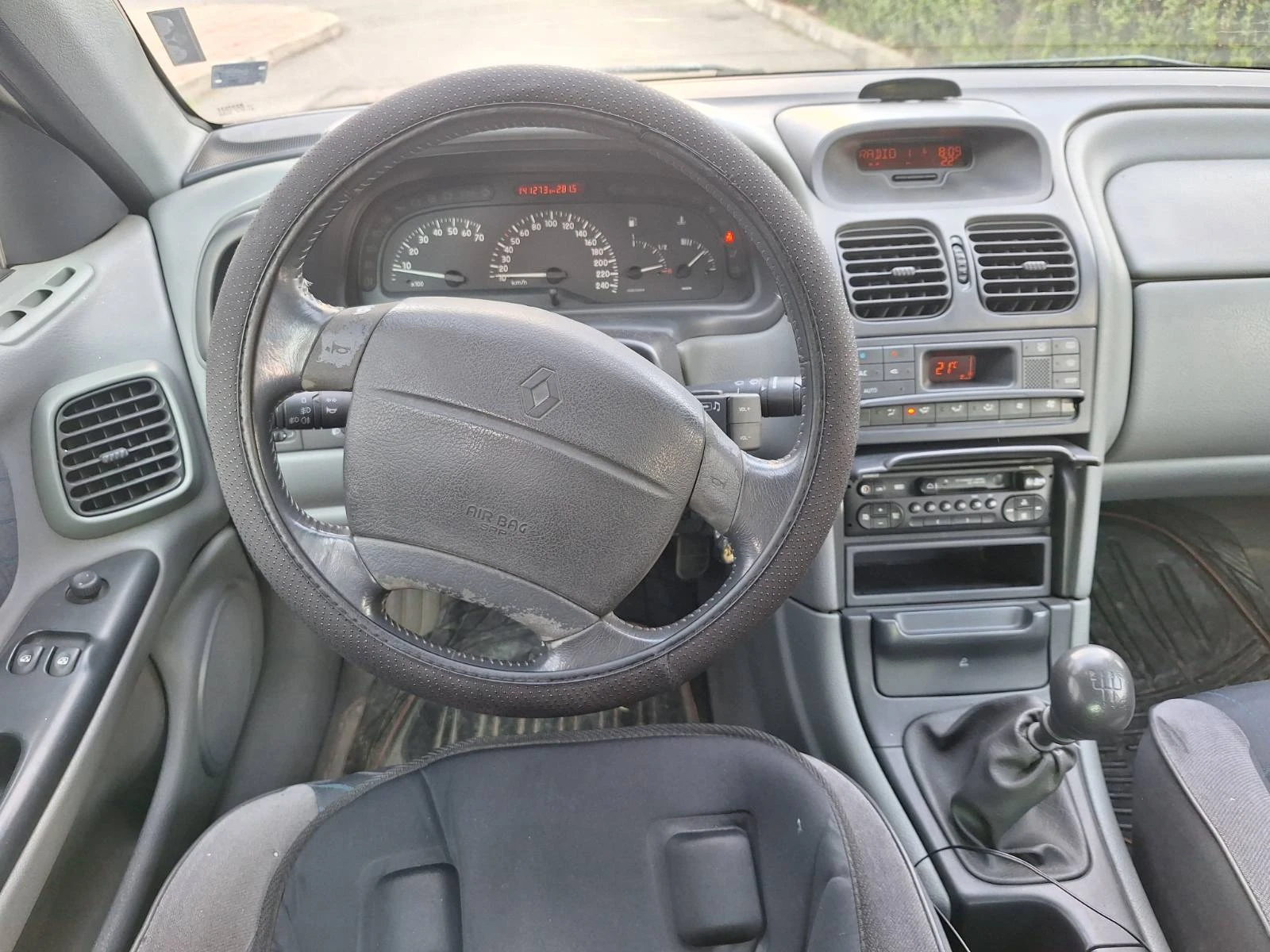 Renault Laguna 1 - изображение 7