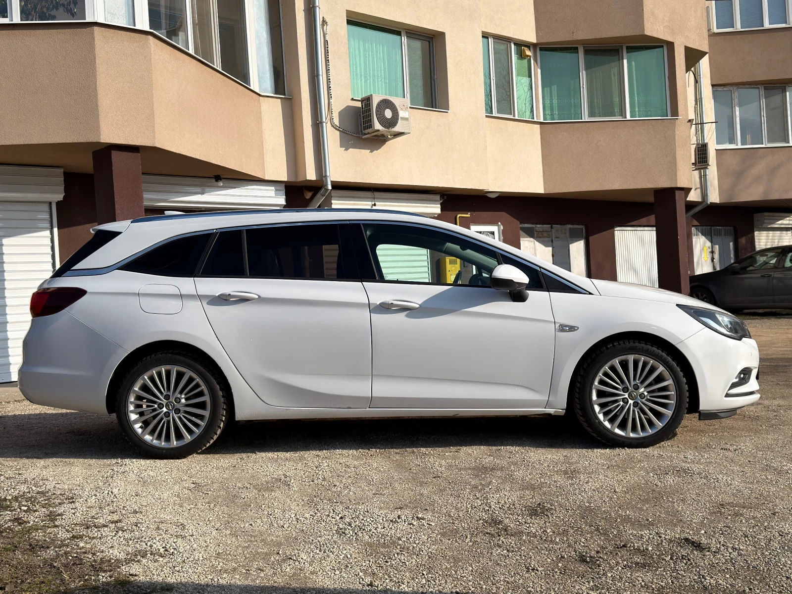 Opel Astra 1.6 CDTI 110hp Keyless, снимка 6 - Автомобили и джипове - 53669062