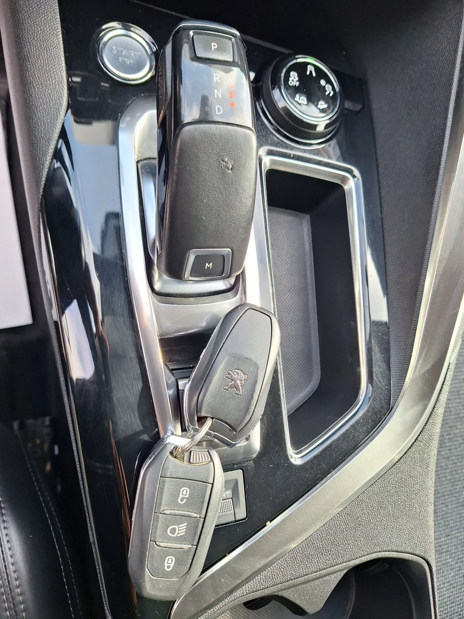 Peugeot 5008 1.6HDI* Нави/Автоматик/Камера/Кросоувър/Лед* , снимка 8 - Автомобили и джипове - 54489269