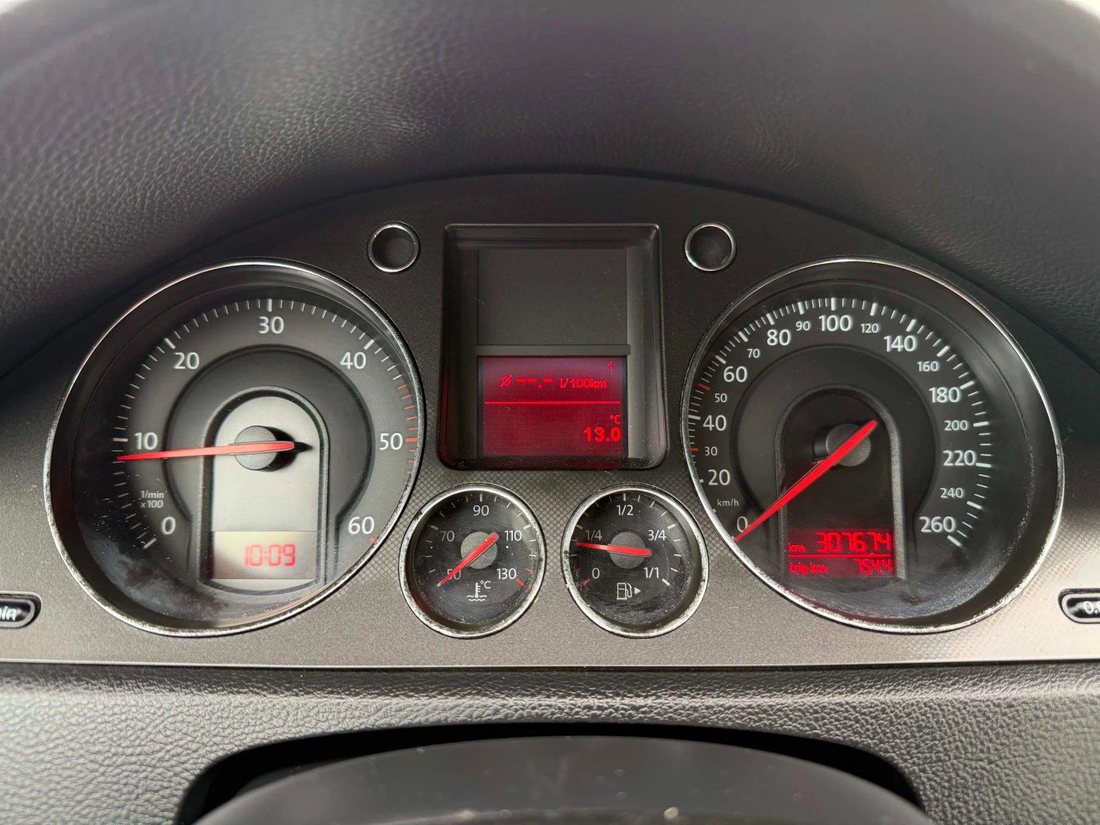 VW Passat, снимка 13 - Автомобили и джипове - 53894475