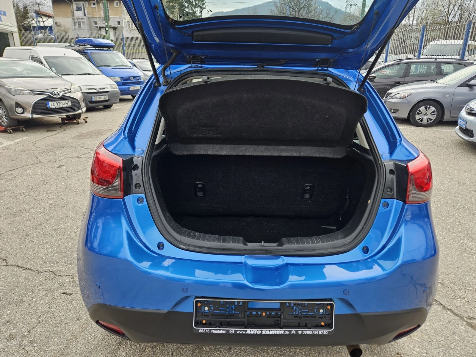 Mazda 2 1.5 Skuaktiv, снимка 10 - Автомобили и джипове - 54057402