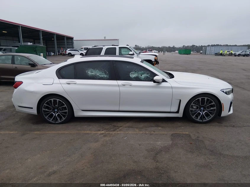 BMW 750 4.4l I xDrive, снимка 13 - Автомобили и джипове - 54527122