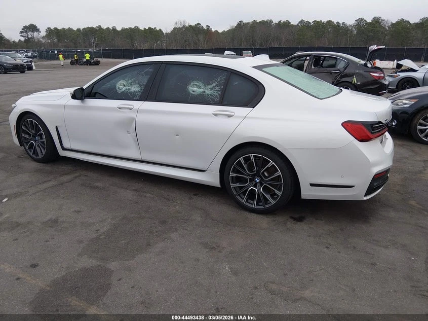 BMW 750 4.4l I xDrive, снимка 3 - Автомобили и джипове - 54527122