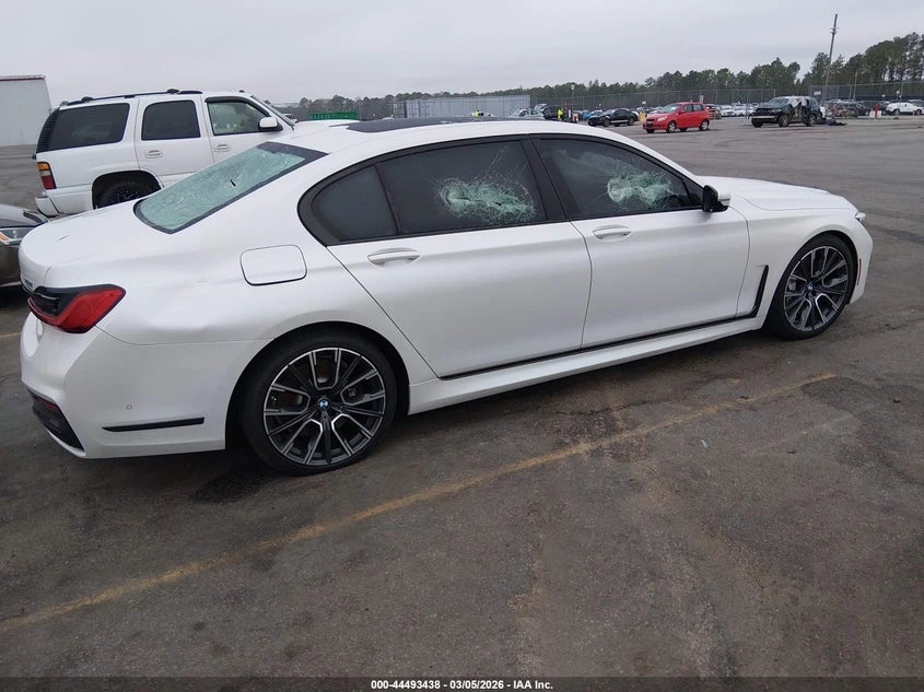 BMW 750 4.4l I xDrive, снимка 4 - Автомобили и джипове - 54527122