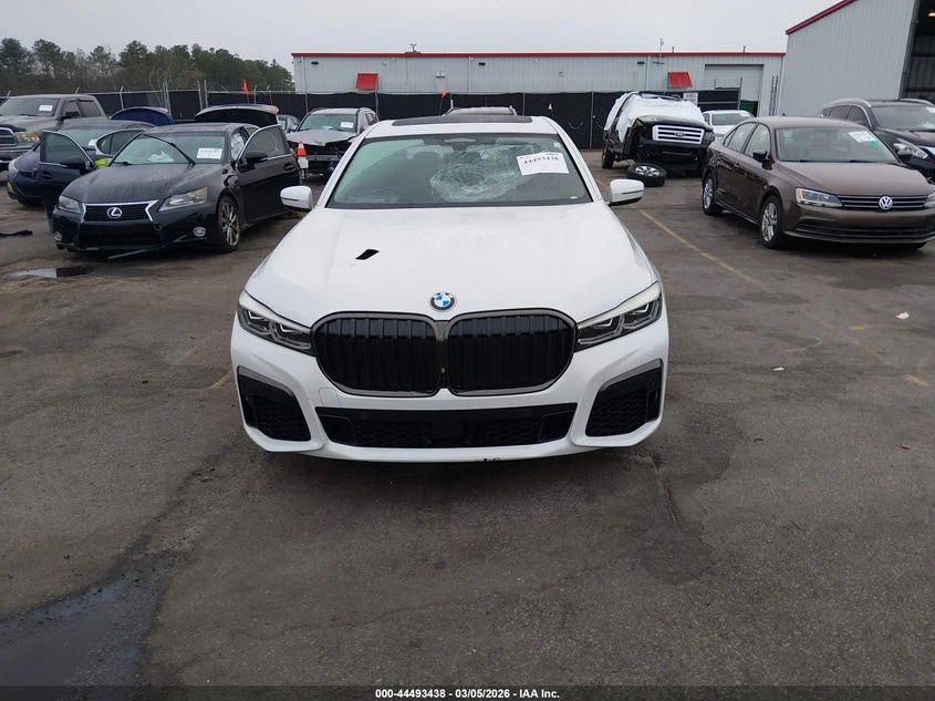 BMW 750 4.4l I xDrive, снимка 12 - Автомобили и джипове - 54527122