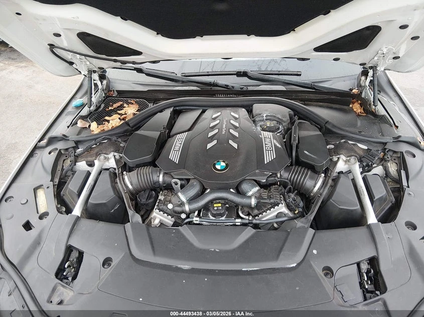 BMW 750 4.4l I xDrive, снимка 10 - Автомобили и джипове - 54527122