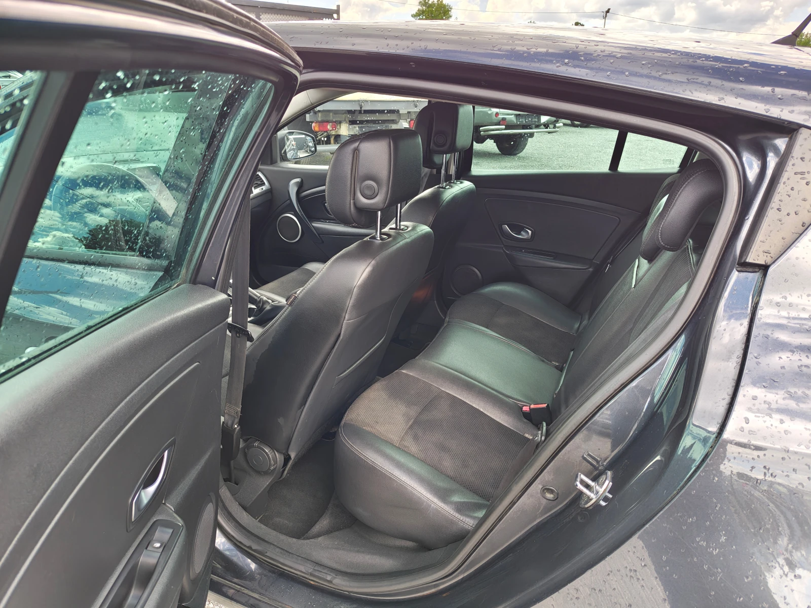 Renault Megane 1.5 DCI, снимка 9 - Автомобили и джипове - 54566548