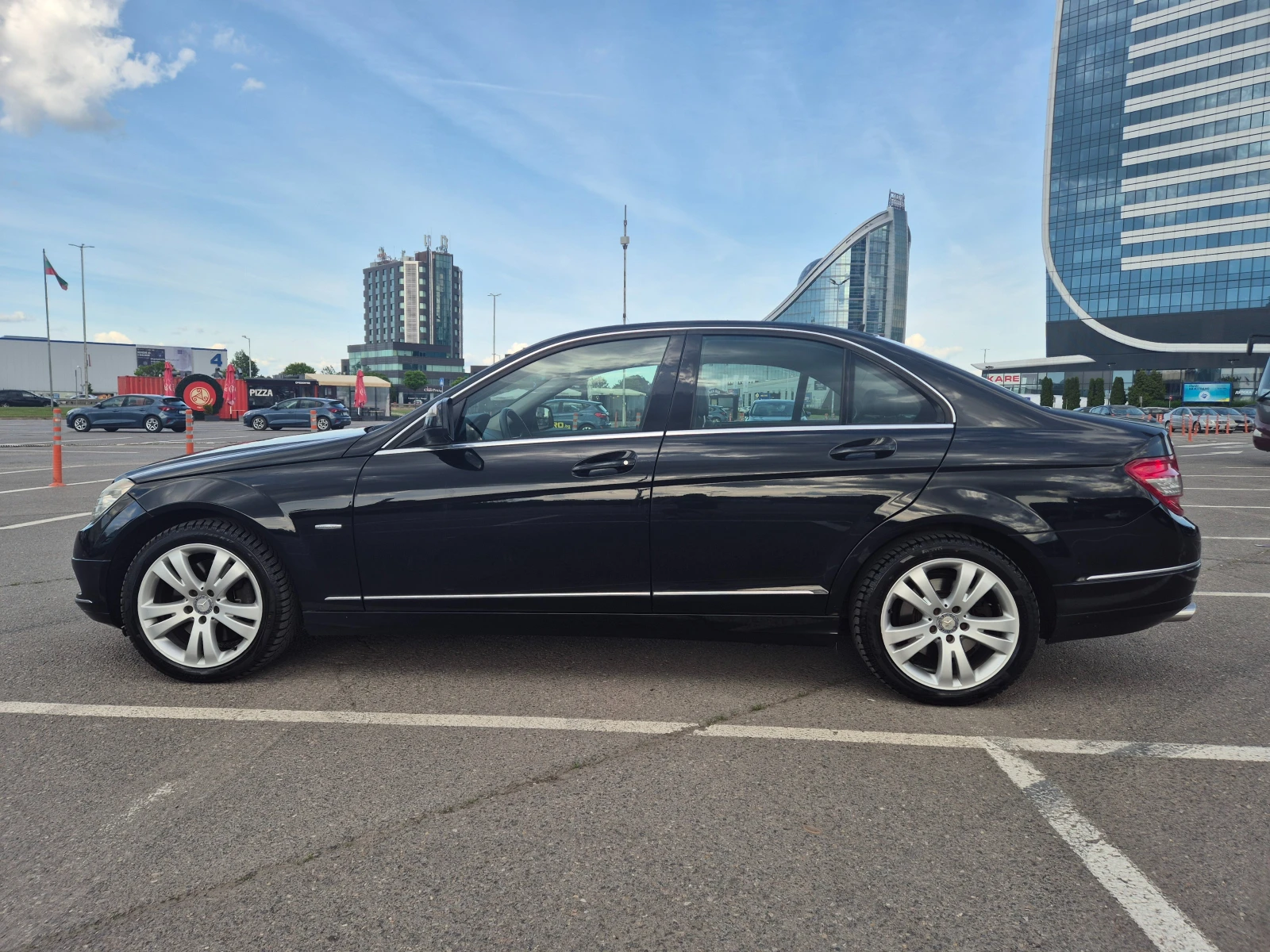 Mercedes-Benz C 320 C320, снимка 2 - Автомобили и джипове - 54671382