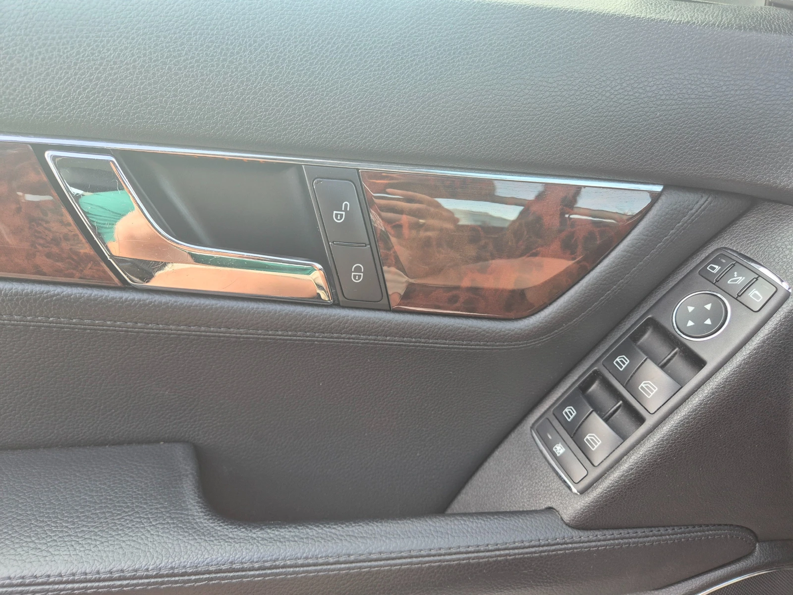 Mercedes-Benz C 320 C320, снимка 8 - Автомобили и джипове - 54671382