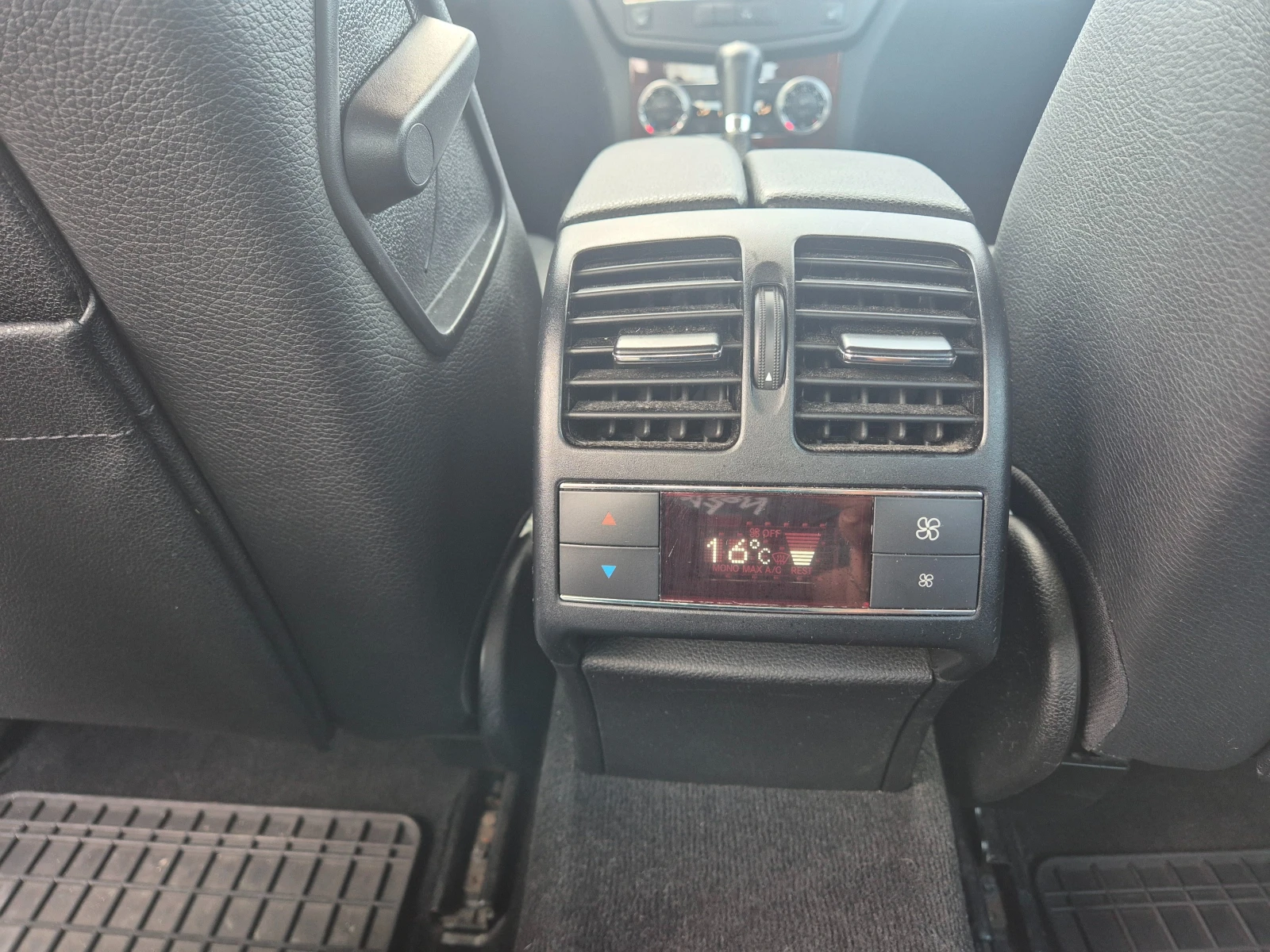 Mercedes-Benz C 320 C320, снимка 11 - Автомобили и джипове - 54671382