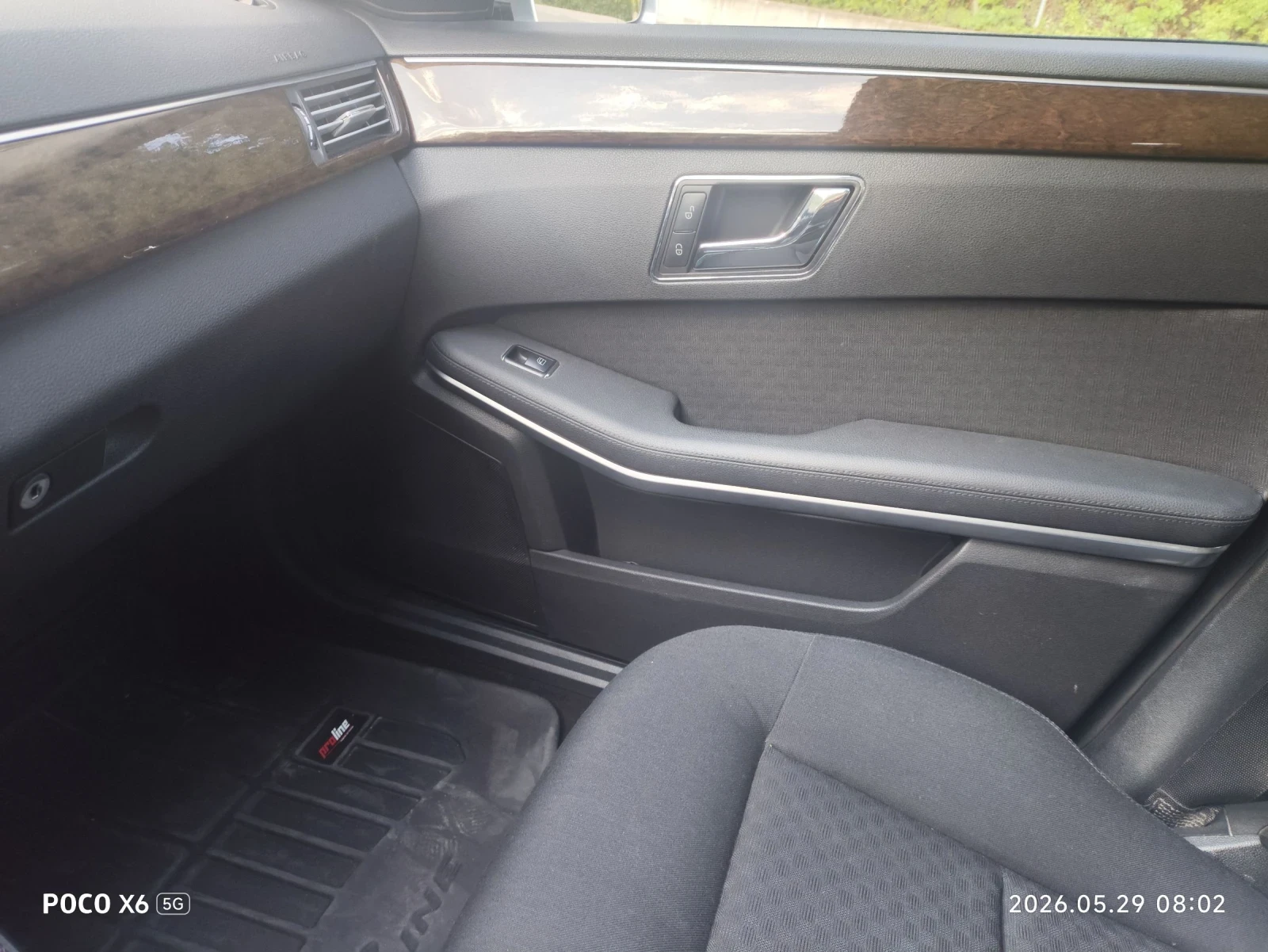 Mercedes-Benz E 200, снимка 11 - Автомобили и джипове - 54707706