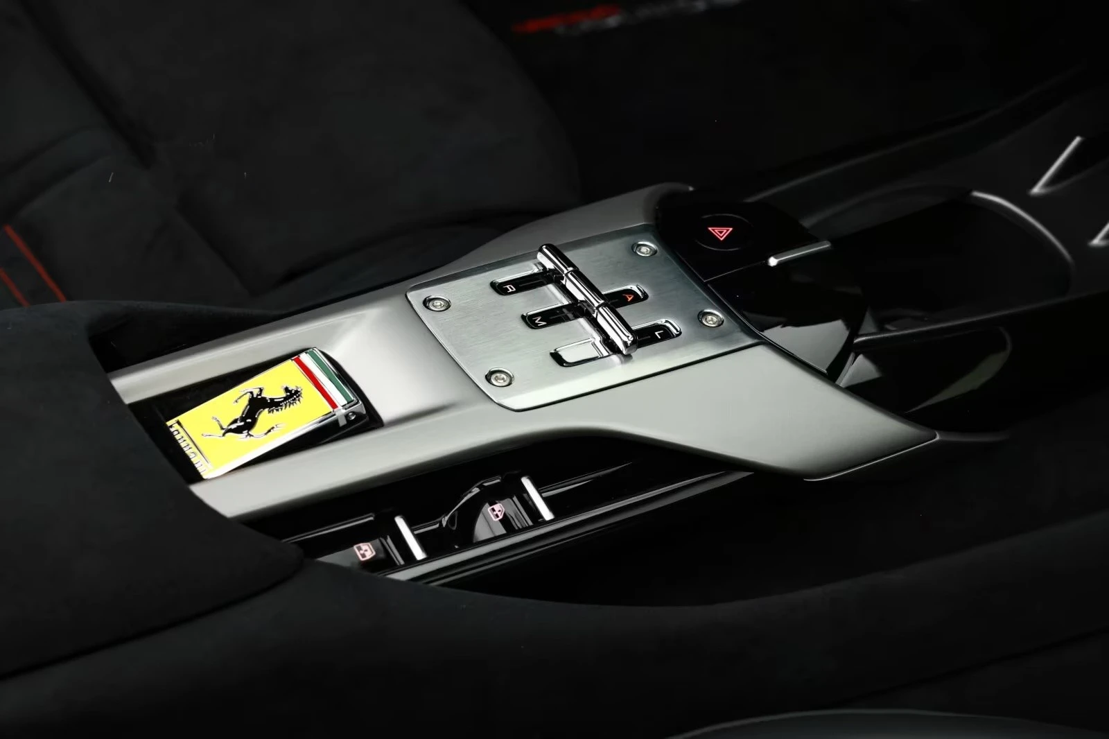 Ferrari 12 Cilindri spider CARBON / LIFT  /JBL / 360 / ROSSO IMOLA/ MATRIX, снимка 14 - Автомобили и джипове - 55069576