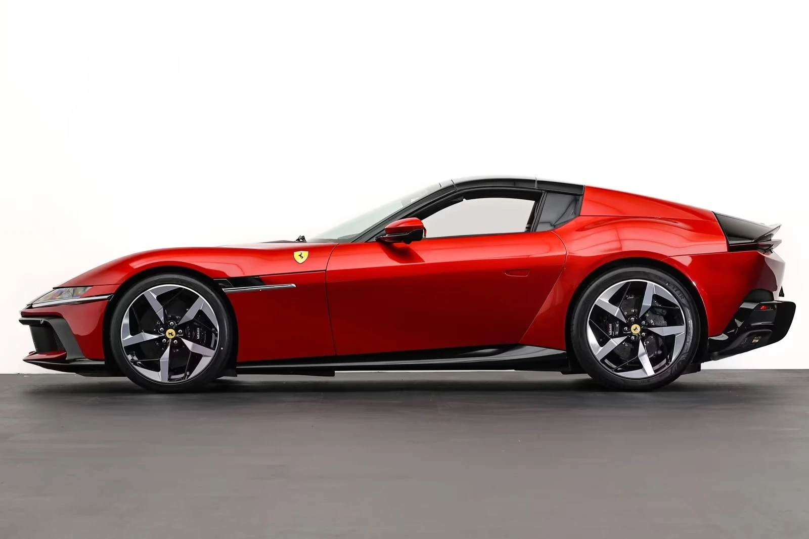 Ferrari 12 Cilindri spider CARBON / LIFT  /JBL / 360 / ROSSO IMOLA/ MATRIX, снимка 4 - Автомобили и джипове - 55069576