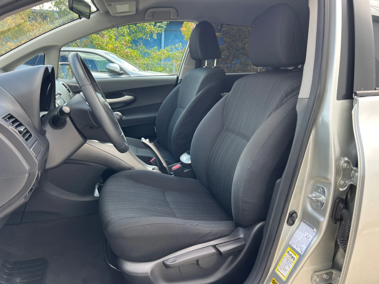 Toyota Auris 1.6VVT-i 110000km..!!! , снимка 11 - Автомобили и джипове - 56210463