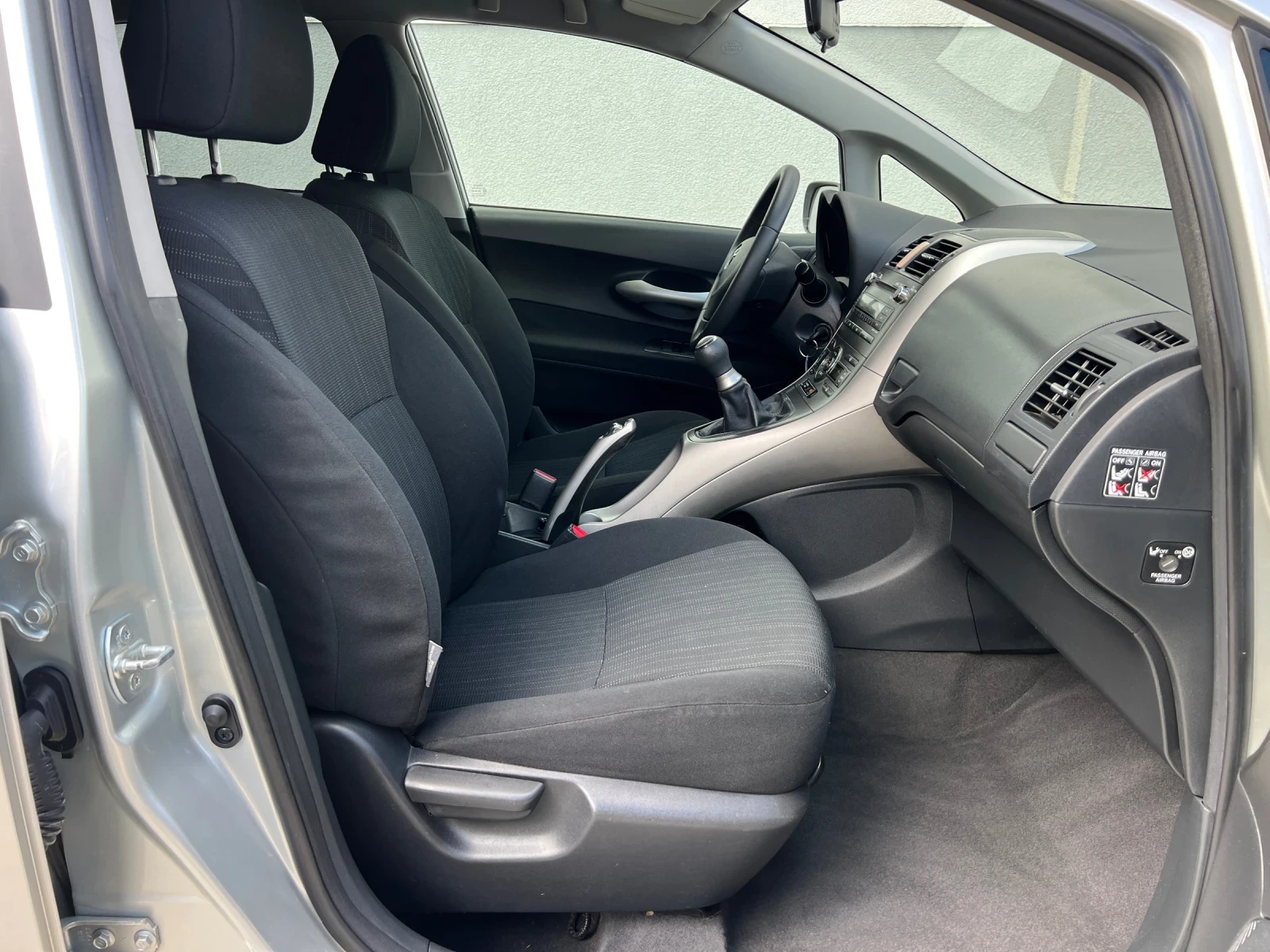 Toyota Auris 1.6VVT-i 110000km..!!! , снимка 14 - Автомобили и джипове - 56210463