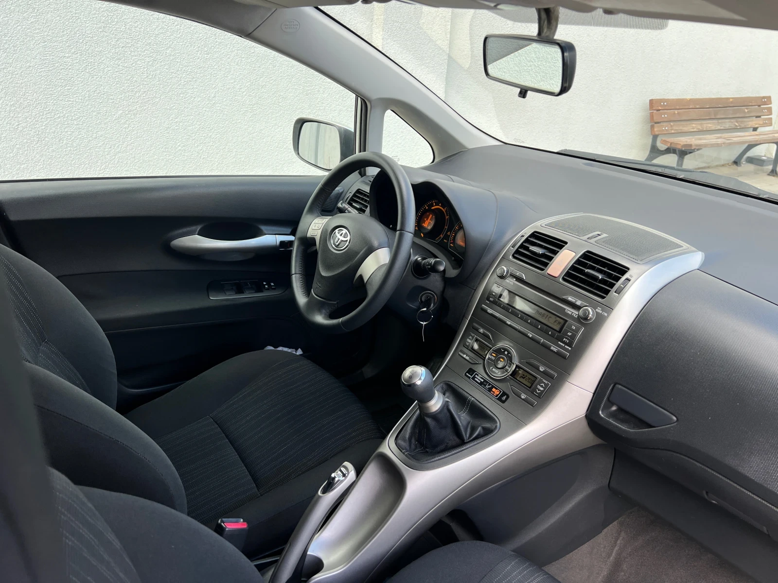 Toyota Auris 1.6VVT-i 110000km..!!! , снимка 10 - Автомобили и джипове - 56210463