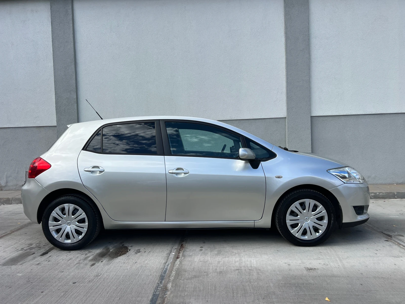 Toyota Auris 1.6VVT-i 110000km..!!! , снимка 6 - Автомобили и джипове - 56210463