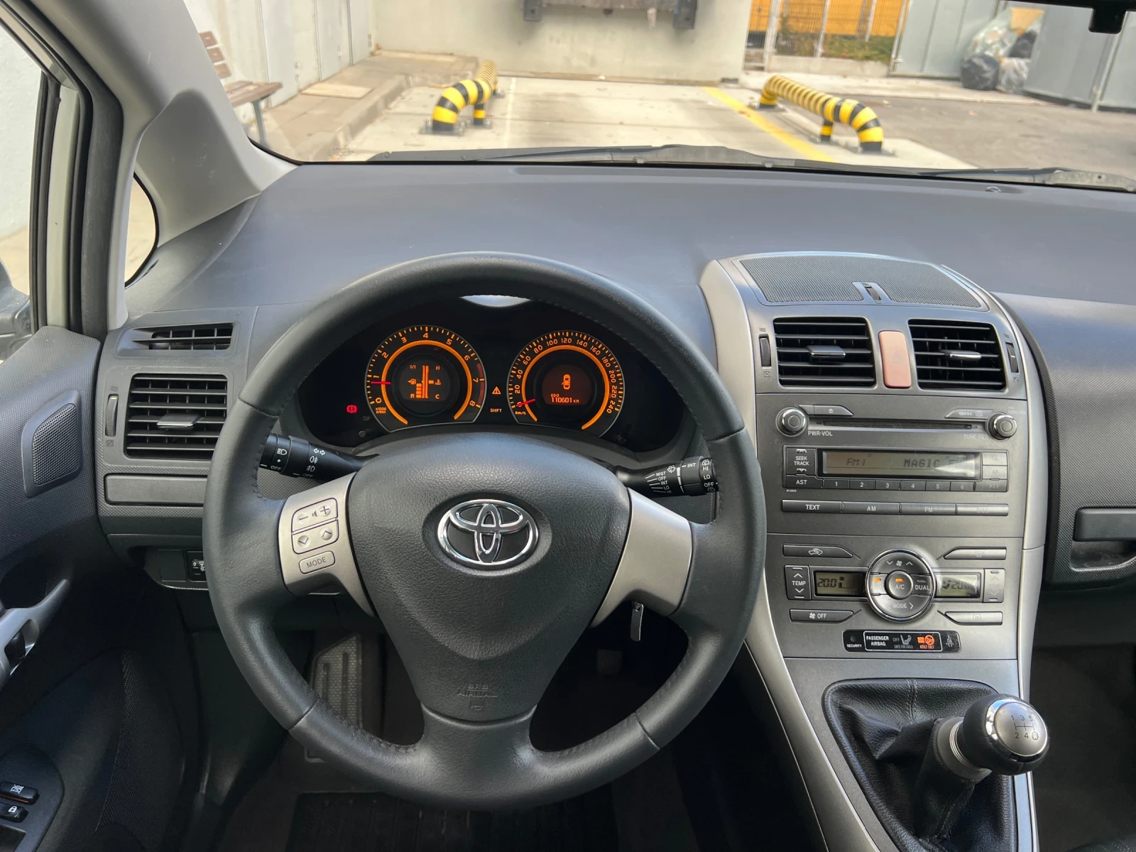 Toyota Auris 1.6VVT-i 110000km..!!! , снимка 15 - Автомобили и джипове - 56210463