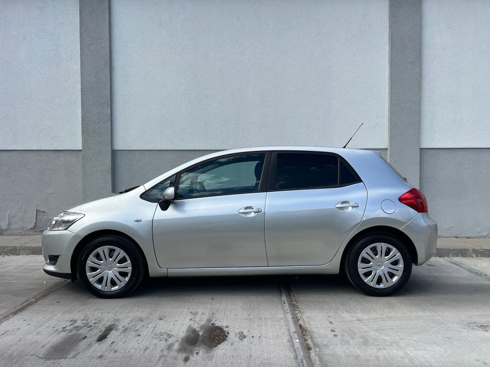 Toyota Auris 1.6VVT-i 110000km..!!! , снимка 3 - Автомобили и джипове - 56210463
