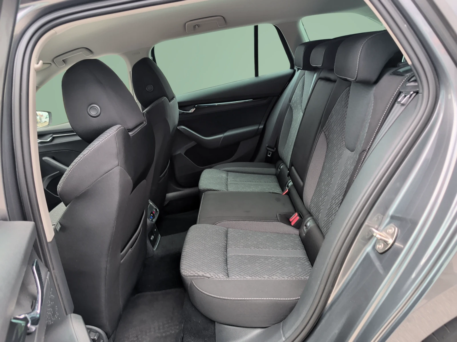 Skoda Octavia Clever 2.0 TDI/ 150 к.с./7DSG, снимка 12 - Автомобили и джипове - 56225704