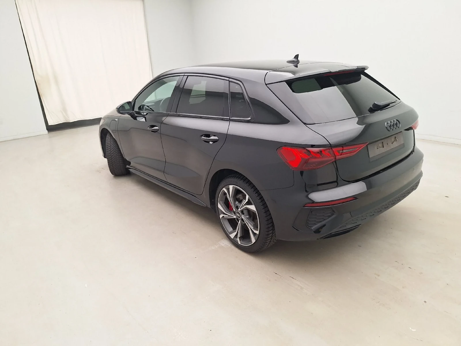 Audi A3 Sportback 1.4 45 TFSI e S Line Competition, снимка 4 - Автомобили и джипове - 56289135
