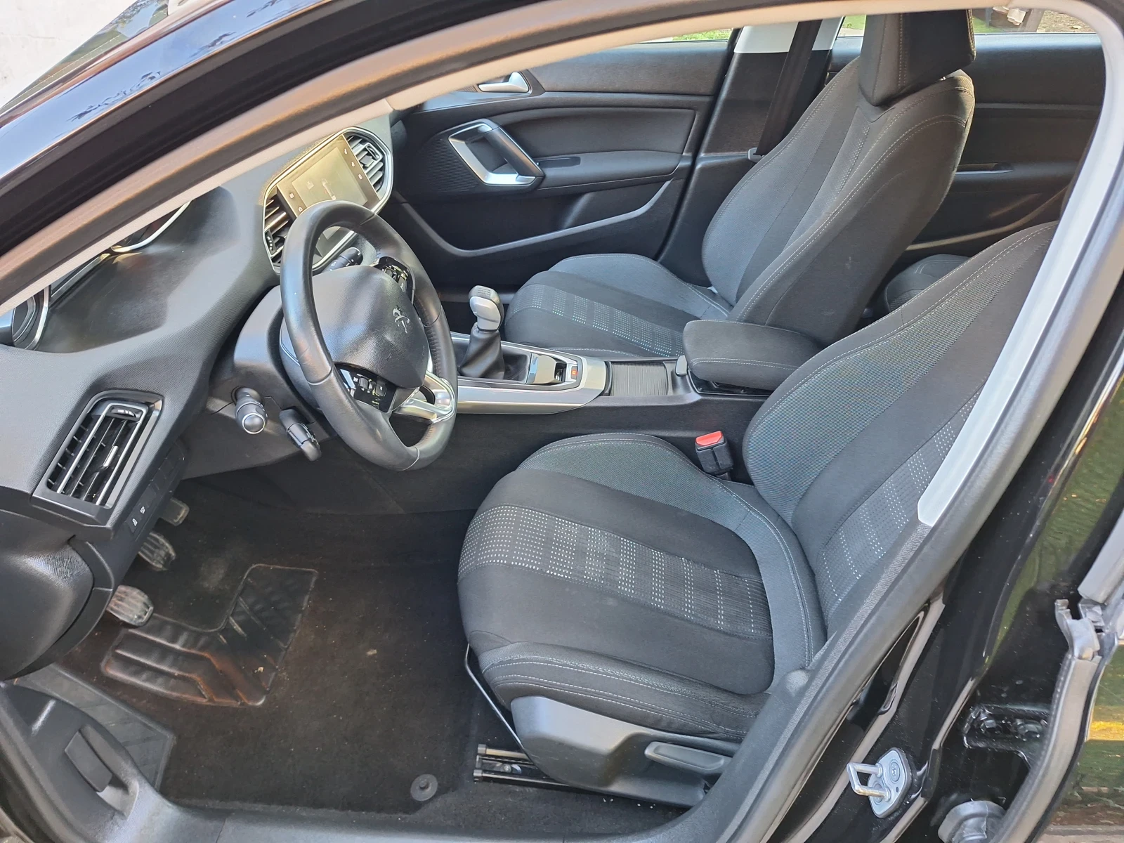 Peugeot 308 1.6 BlueHdi Ful Led, снимка 13 - Автомобили и джипове - 56309168