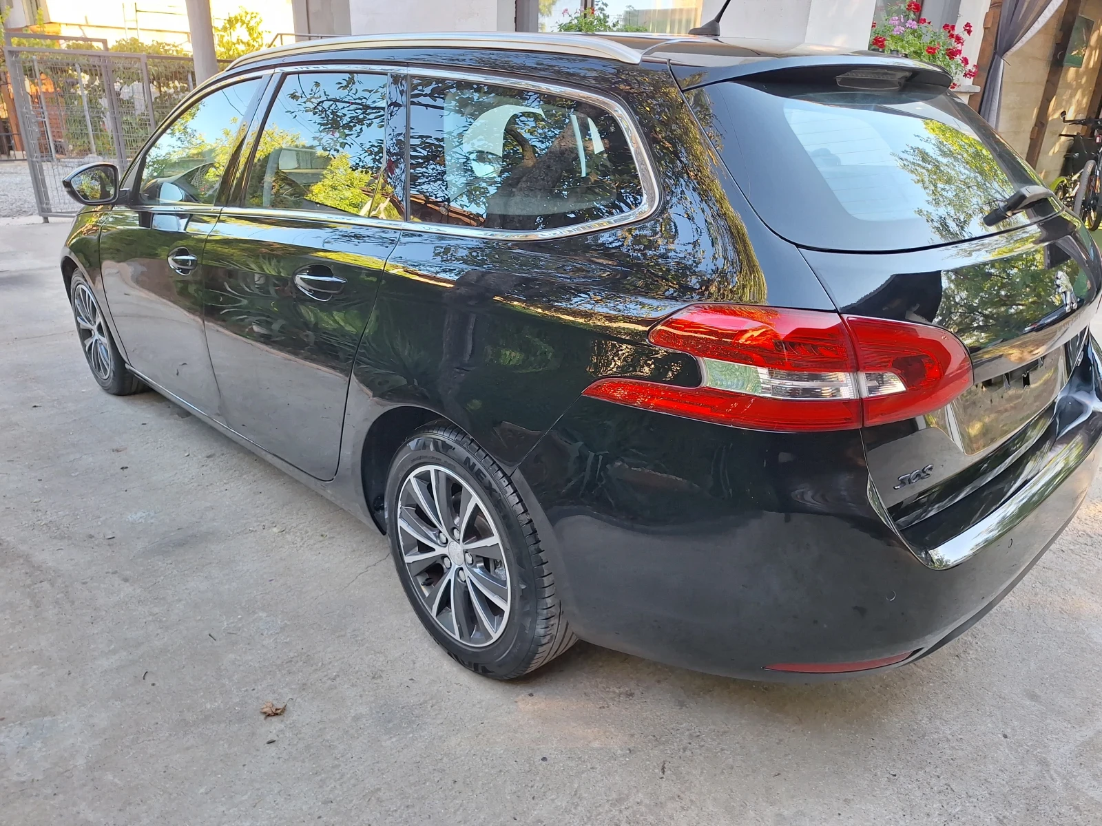 Peugeot 308 1.6 BlueHdi Ful Led, снимка 9 - Автомобили и джипове - 56309168