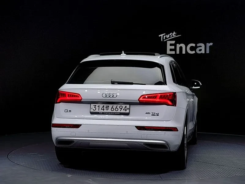 Audi Q5 45 Tfsi Quattro Premium, снимка 4 - Автомобили и джипове - 55390076