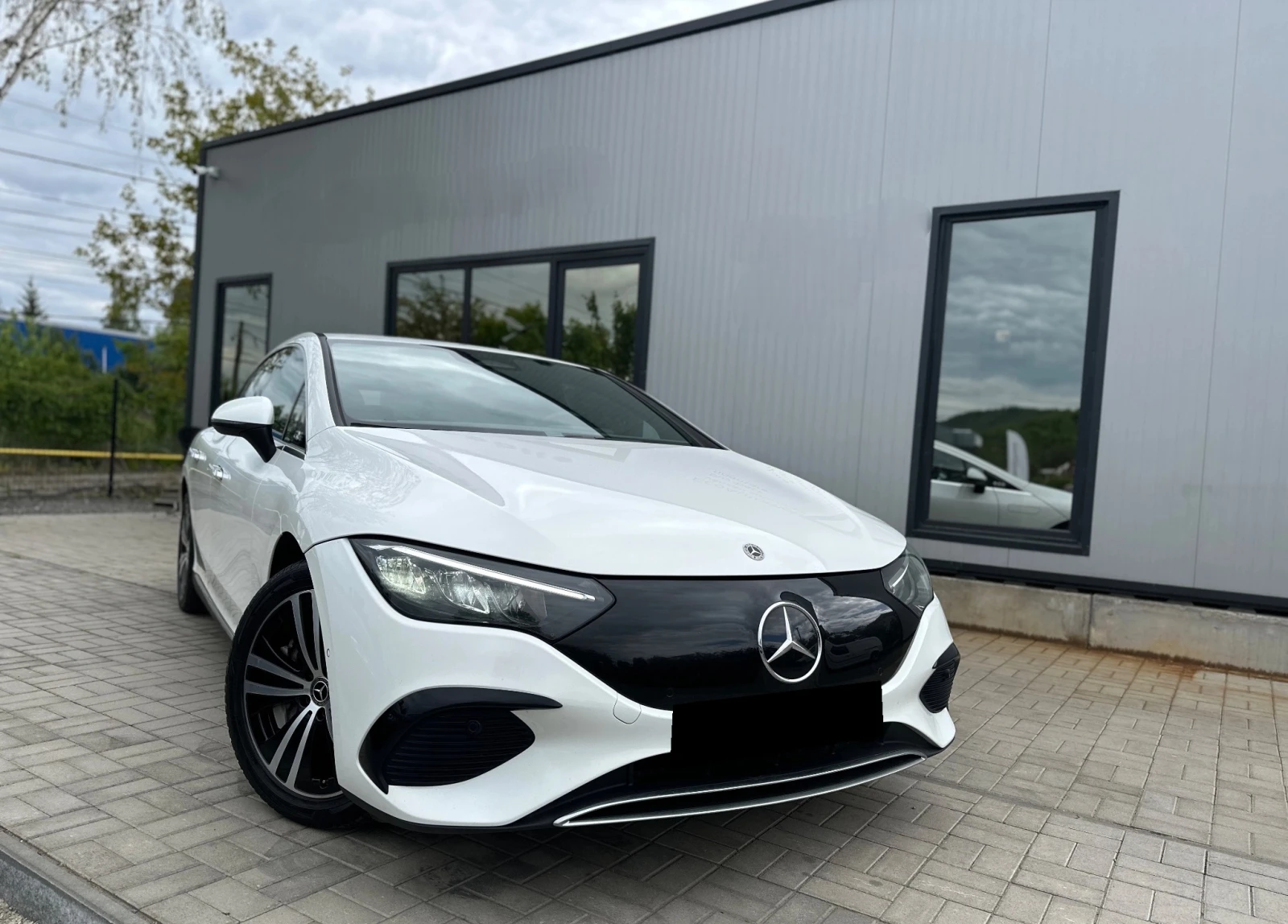 Mercedes-Benz EQE 350+  - изображение 2