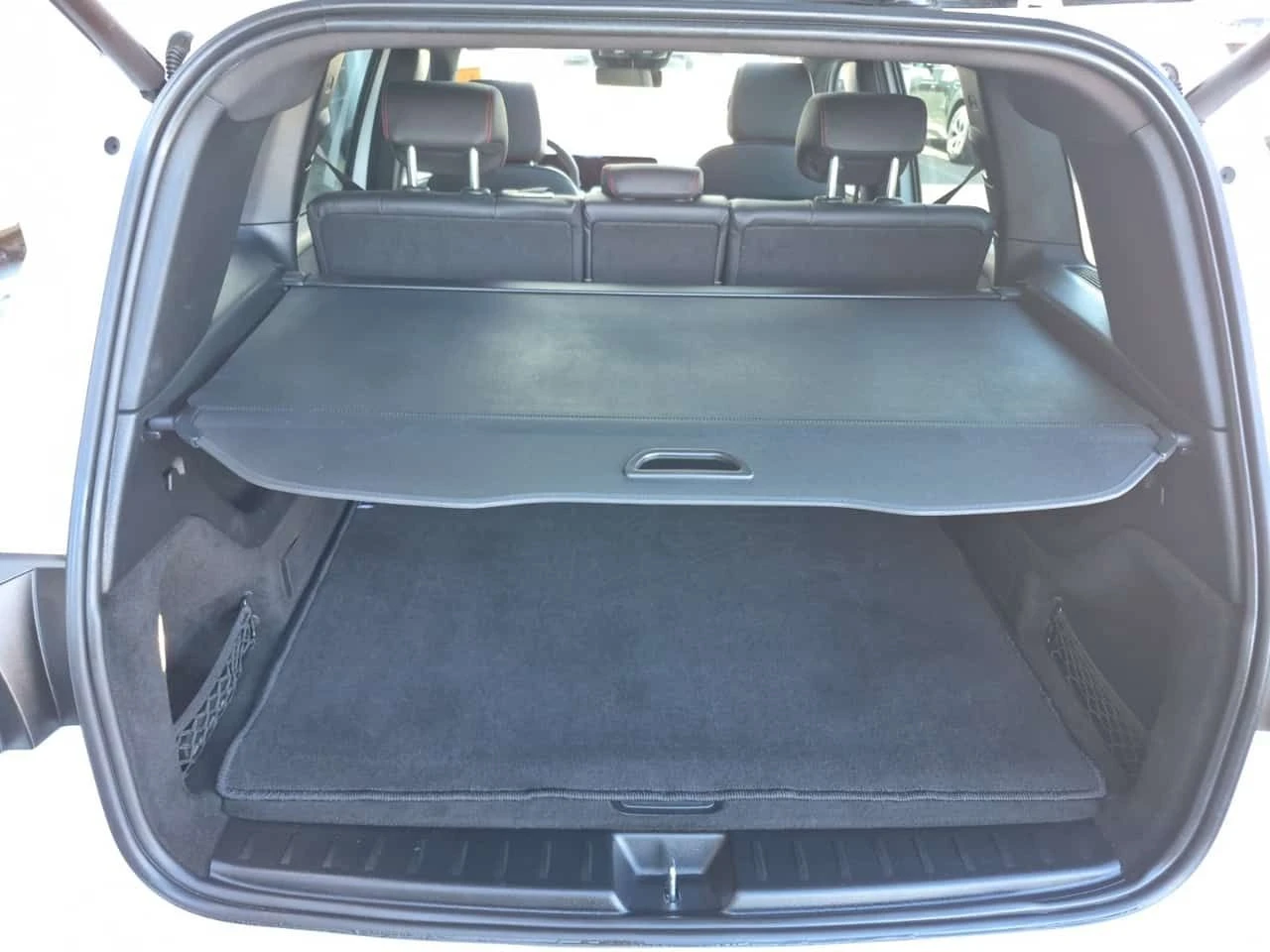 Mercedes-Benz GLB AMG 35/CARFAX/2 Ключа/Подгрев/Амбиент/Алкантара/, снимка 13 - Автомобили и джипове - 54053398