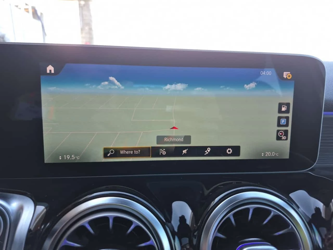 Mercedes-Benz GLB AMG 35/CARFAX/2 Ключа/Подгрев/Амбиент/Алкантара/, снимка 10 - Автомобили и джипове - 54053398