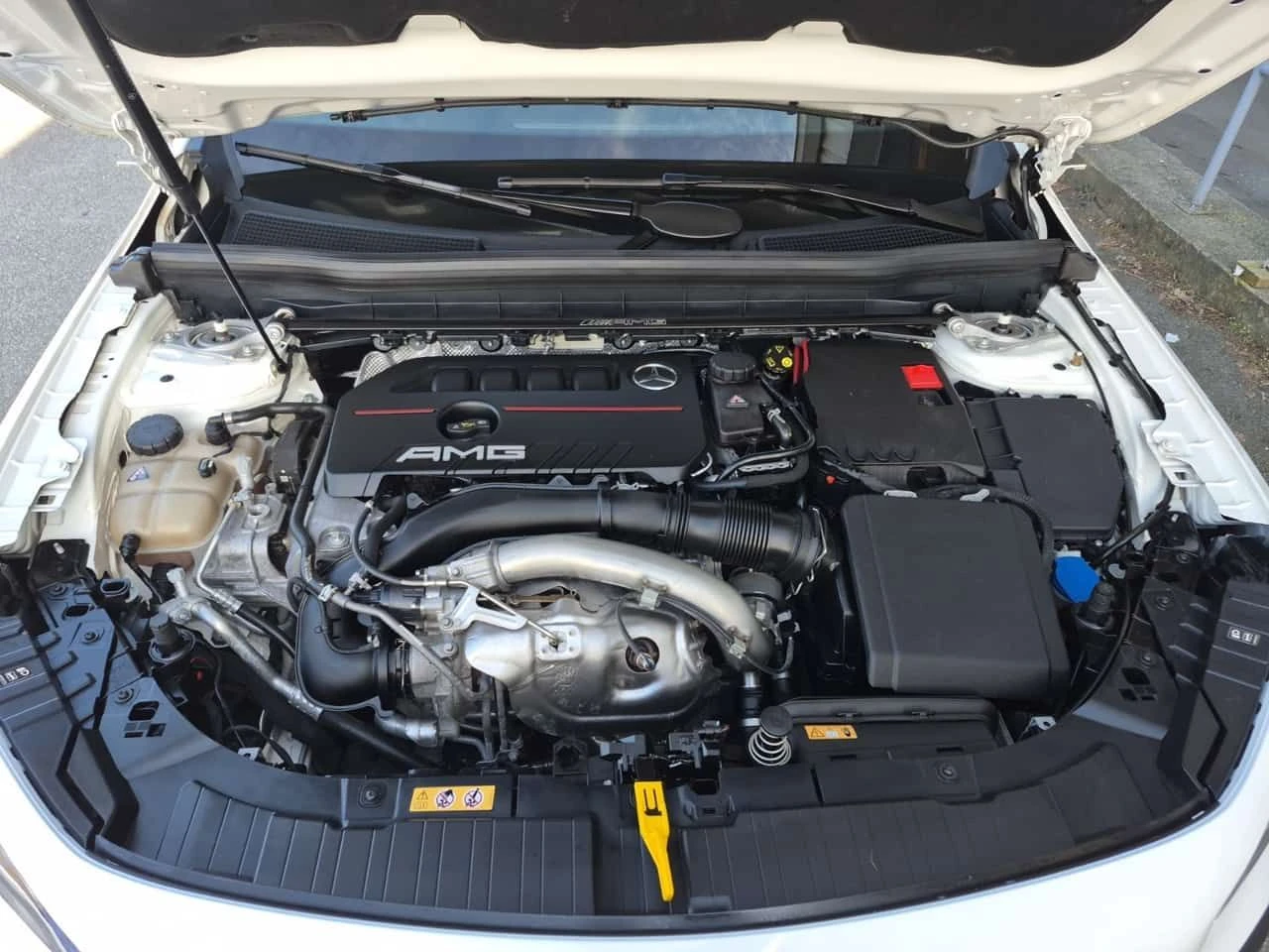 Mercedes-Benz GLB AMG 35/CARFAX/2 Ключа/Подгрев/Амбиент/Алкантара/, снимка 16 - Автомобили и джипове - 54053398