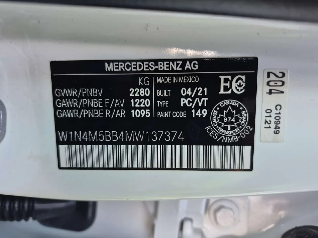 Mercedes-Benz GLB AMG 35/CARFAX/2 Ключа/Подгрев/Амбиент/Алкантара/, снимка 14 - Автомобили и джипове - 54053398