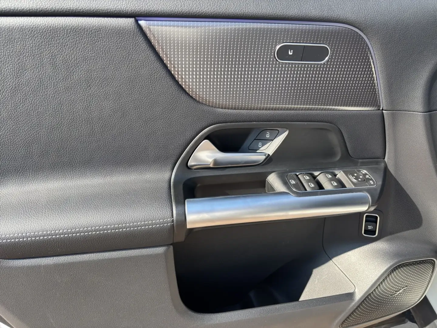 Mercedes-Benz EQA 250+ AMG+ NIGHT+ 20"+ PLUS-PAKET+ 360+ KEYLESS, снимка 10 - Автомобили и джипове - 54973793