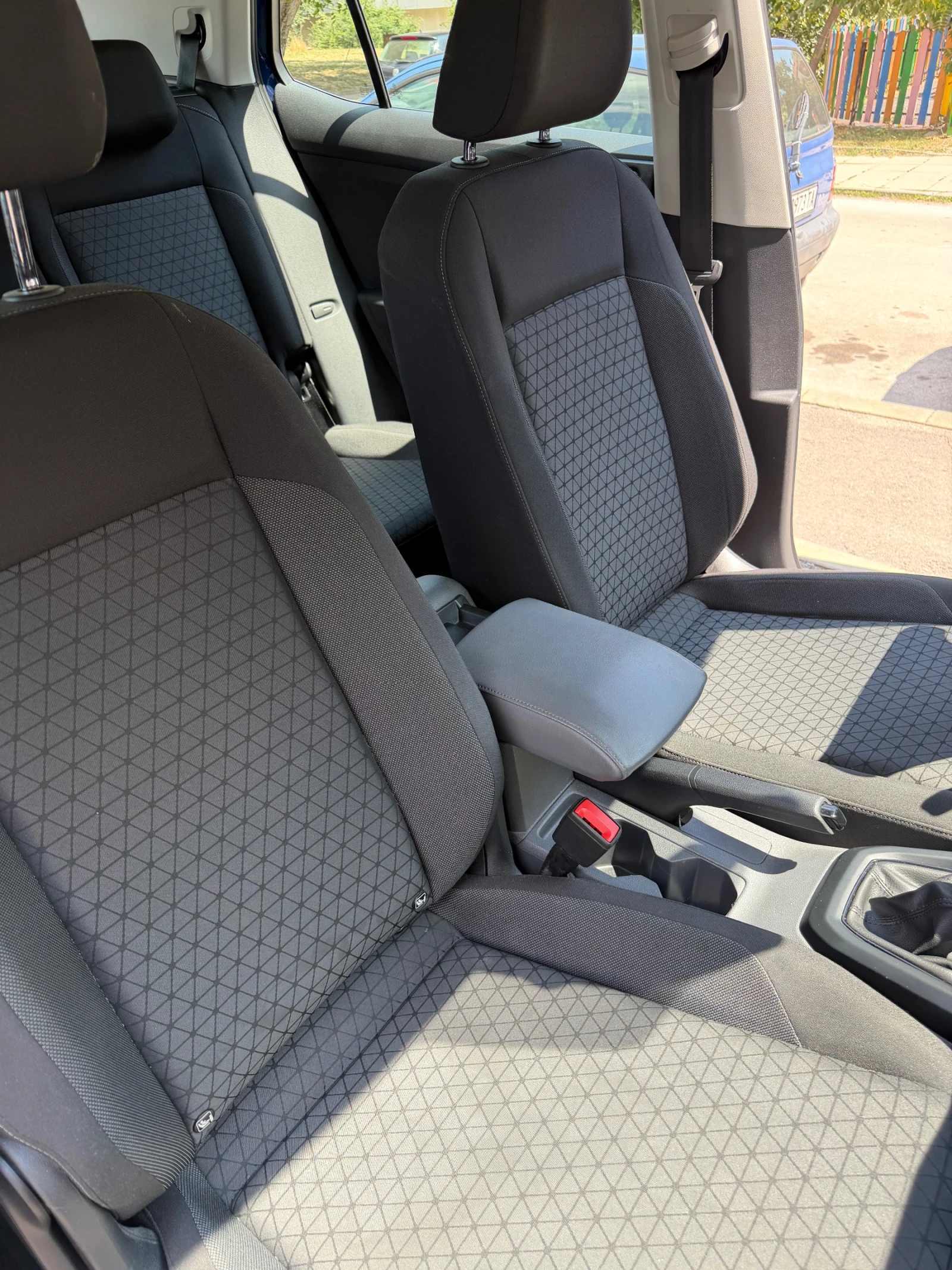 VW T-Cross, снимка 8 - Автомобили и джипове - 55310575
