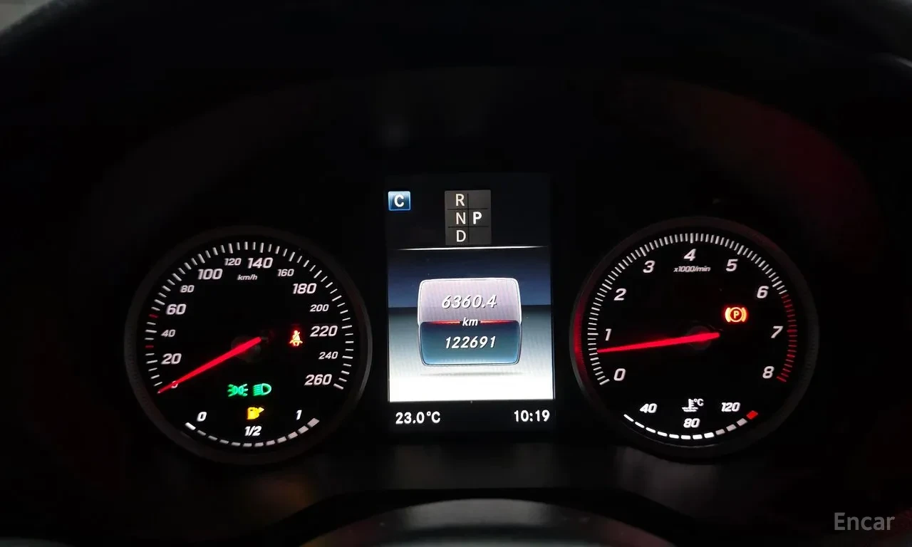 Mercedes-Benz GLC 300 COUPE| 4MATIC| 360| ДИСТРОНИК* 2 КЛЮЧА, снимка 10 - Автомобили и джипове - 56018396