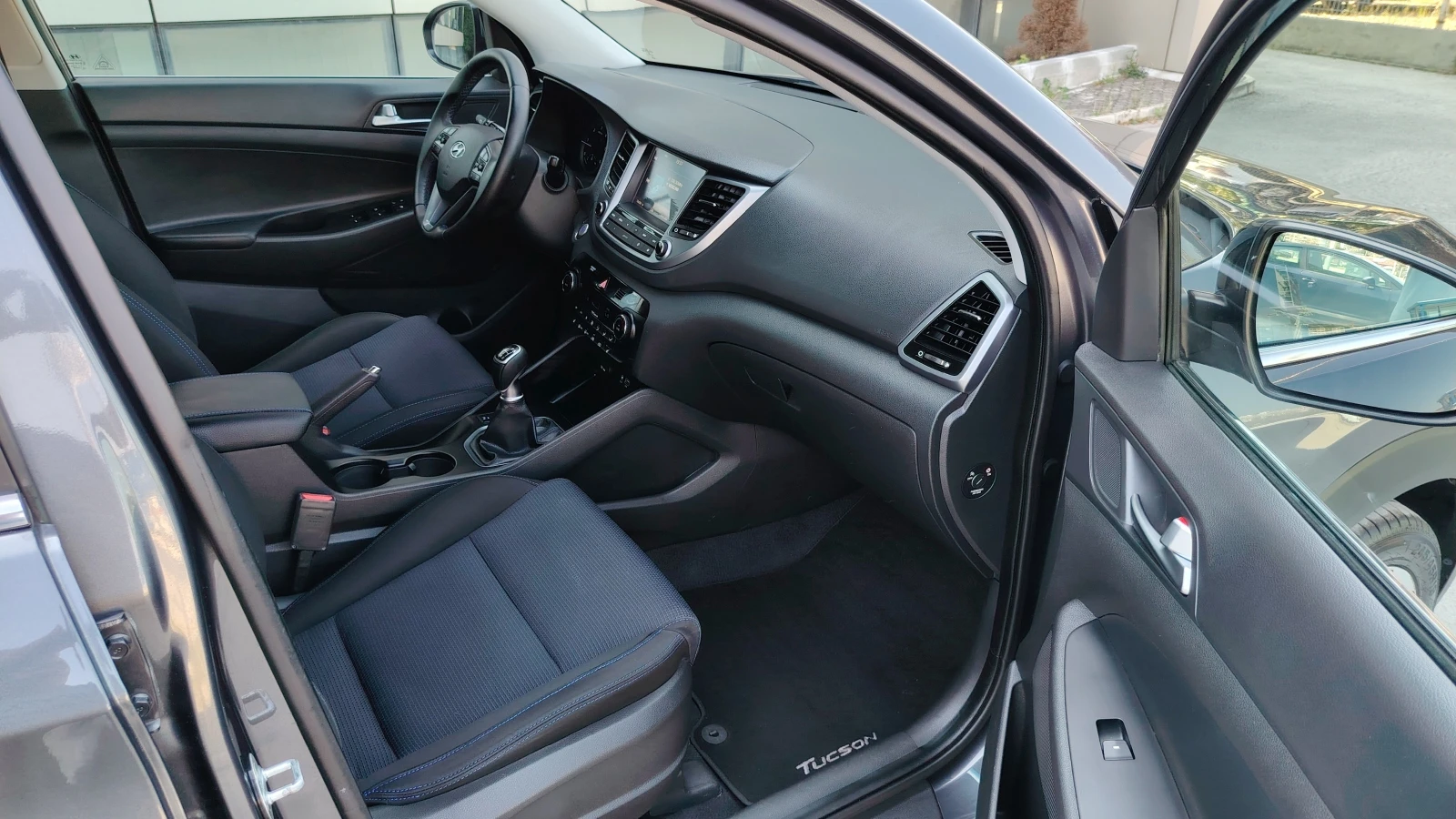 Hyundai Tucson 2.0 4Х4, снимка 11 - Автомобили и джипове - 56170574
