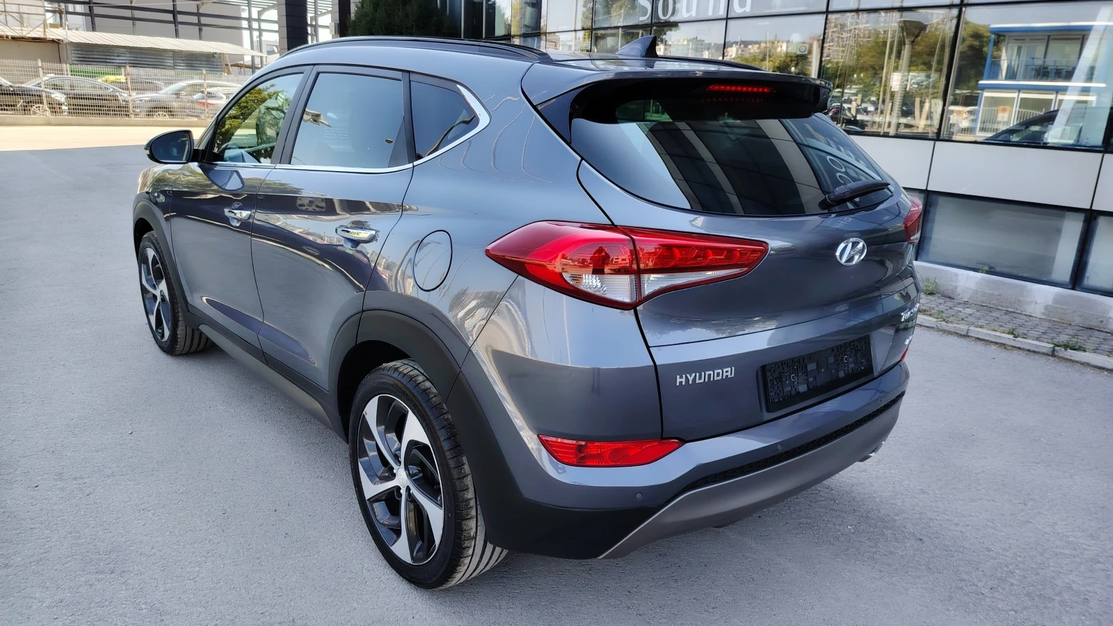Hyundai Tucson 2.0 4Х4, снимка 4 - Автомобили и джипове - 56170574